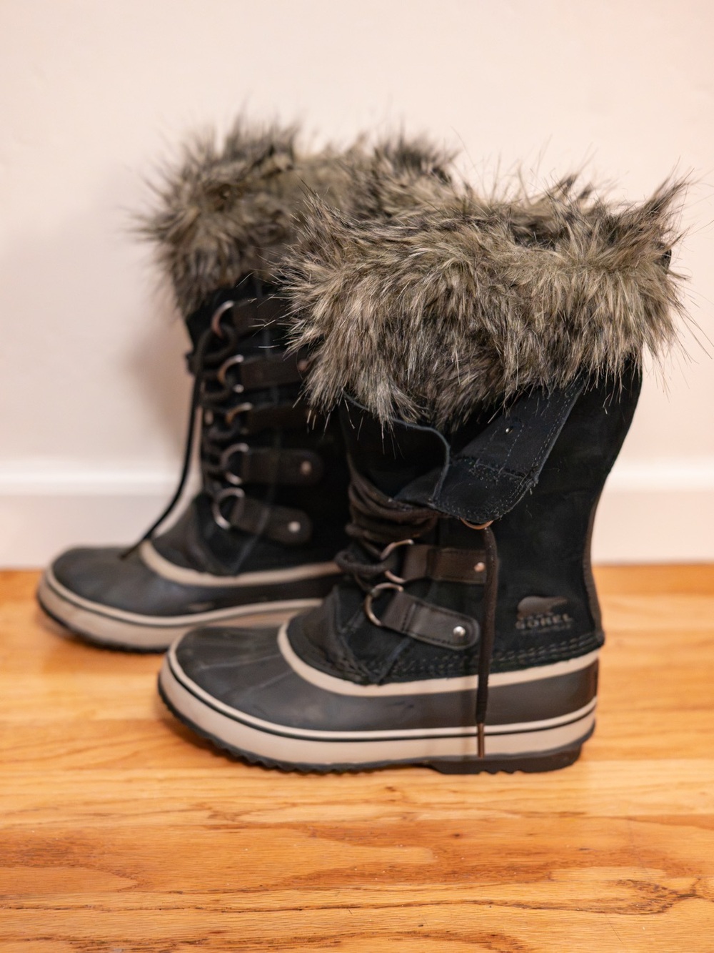 Sorel Women's Black Faux-Fur Cuff Lace-Up Winter Boots